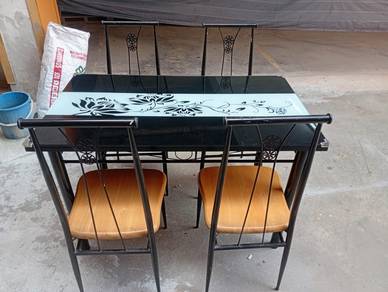 Dining table With 4 chairs