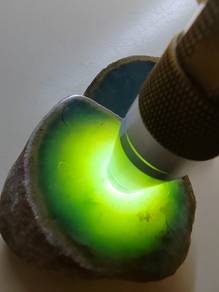 Batu Giok Jadeite Burma Hijau Muda Ais Tergilas