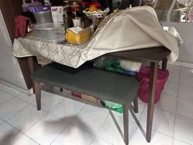 Set meja makan 4 Orang