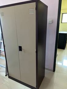 Premium Almari Besi Berkunci Like New