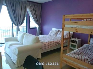 Service Residence For Sale in Trefoil