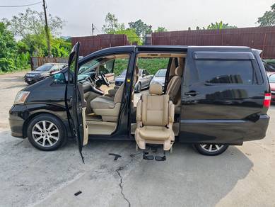 Toyota Alphard in Salak Selatan, KUL
