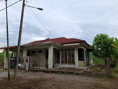 Semi-Detached House For Sale in Machang,KTN