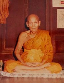 Amulet of Luang Pu Doo Phrompanyo, a standing figu