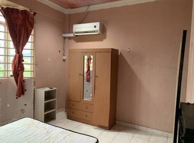 Room in Putatan, SBH
