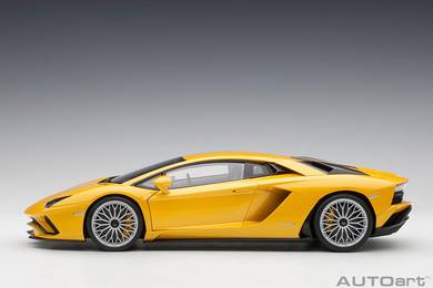AUTOart 1:18 Lamborghini Aventador S Yellow