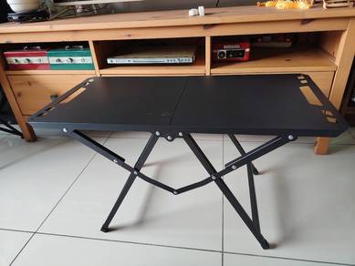 Metal folding table (brand new set)
