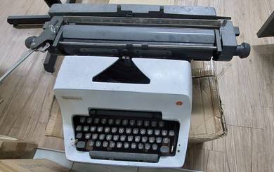 Antique Typewriter 