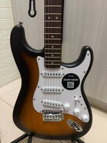 Guitar Squier Debut SSS + Aksesori
