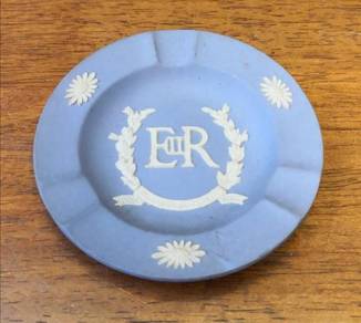 Vintage wedgwood ER plate ashtray
