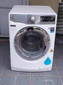 Electrolux front load washer with dryer 10/7-kgs