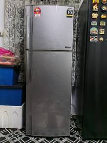 Peti Ais 2 Pintu Sharp