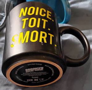 Brooklyn Nine-Nine Noice Toit Smort Typo Mug