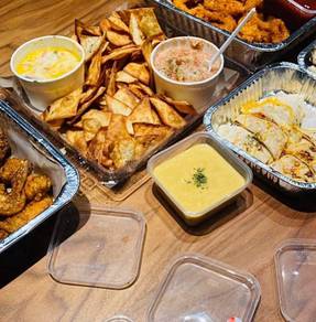 Nachos with Salsa and Queso