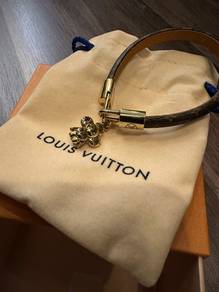 LV Vivian hand jewelry