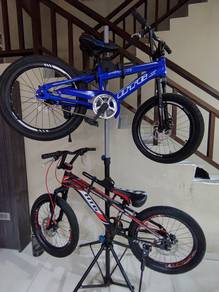 Bicycle stand bike hanging