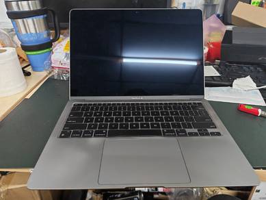 Apple MacBook Air M1 (2020) – 8GB RAM / 256GB SSD