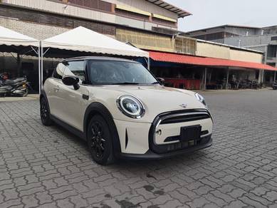 Mini Cooper in Damansara, KUL