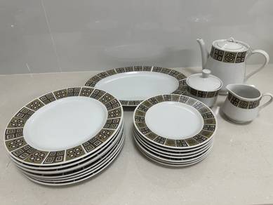 Tableware plates set