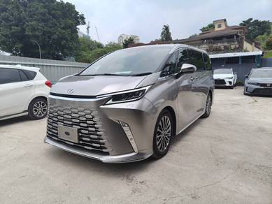Lexus LM 500H EXECUTIVE in Old Klang Road, KUL