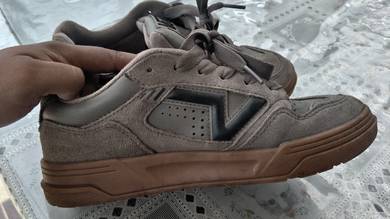vans upland