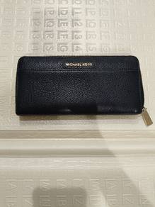 Michael kors zip around wallet 