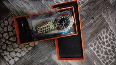 Jam tangan baru beli dan tidak pakai lagi 