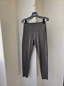 Uniqlo UV Protection Leggings Smoke Green Size L