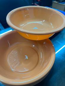 Round Plastic Basin