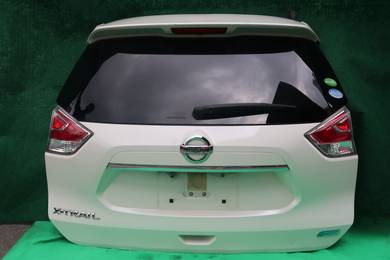 NISSAN XTRAIL T32 REAR BONNET WITH Power