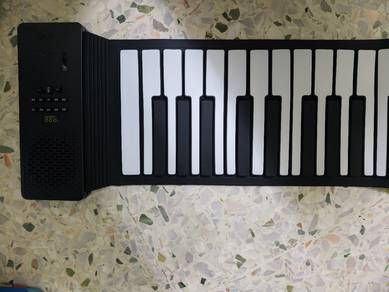 Selling a brand new roll-up piano (88 keys)