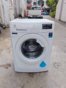 Electrolux front load hot washer 7.5-kg