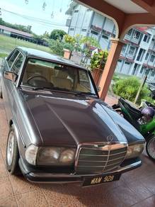 Mercedes Benz 200E in Ayer Tawar, PRK