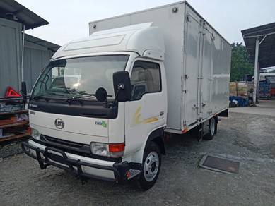 2011 Nissan UD YU41T5 | Aluminium Box 16'1"