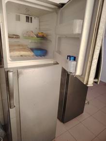 Peti Sejuk / Refrigerator (second hand) 