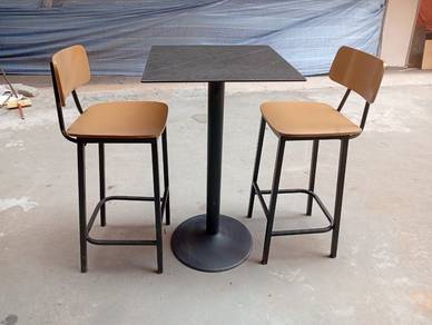 Pub table With 2 Chairs