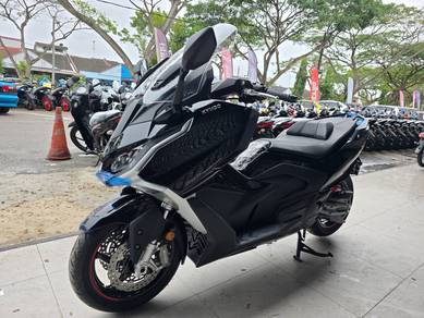 Kymco AK 550