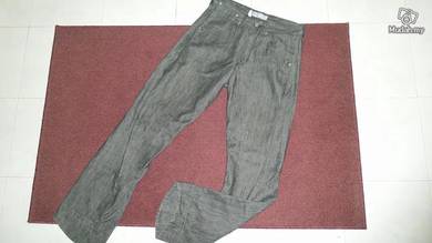 Levis engineered kelabu w30