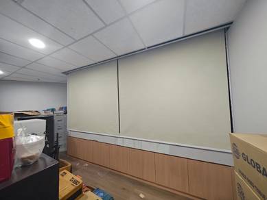 Blackout roller blind