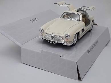 1954 Mercedes Benz 300SL Classic car - Cream White