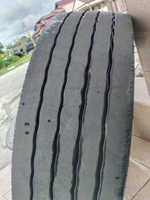 Tayar Lori 215/75R 17.5 Tubeleas