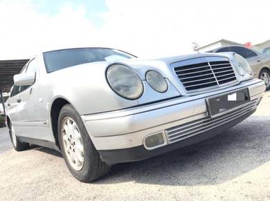 Mercedes Benz E230 230 ELEGANCE (CKD) in Muar, JHR