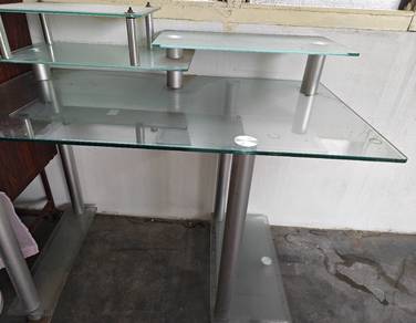 glass table 
