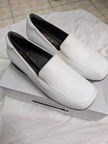 White ladies formal shoes ( kasut nurse ) for sale
