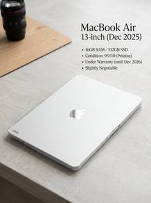 MacBook Air 13 (2025) 16GB RAM 512GB SSD Under War