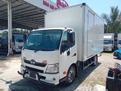 2018/19 Hino XZU710R Fiber Box 14'9