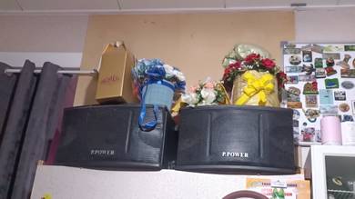 Speaker 2 unit untuk dilepaskan