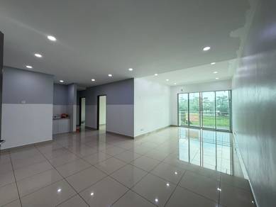 Condominium For Rent in Royale Infinity