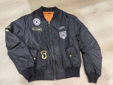Black bomber jacket (US Army style)