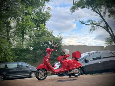 Vespa 946
